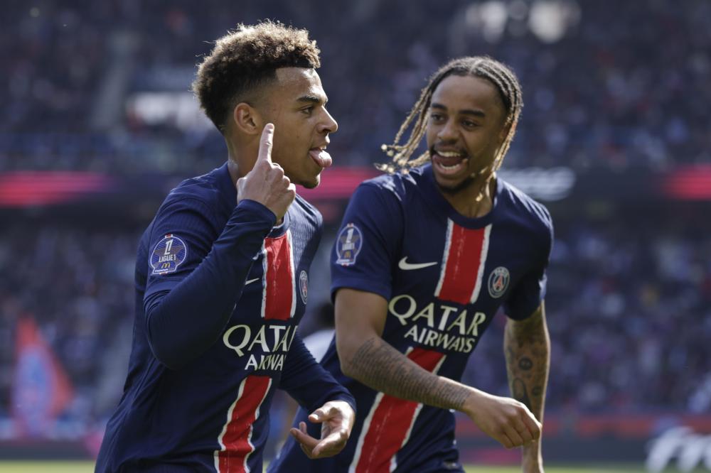 官方：利物浦主帅斯洛特因对埃弗顿赛后不当行为被禁赛2场.